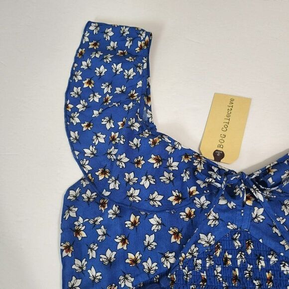 NWT BOG Collective Women's - L - Blue Floral Crop Adjustable Top - Picture 5 of 12